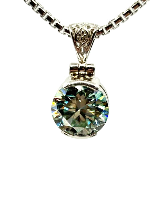 Moissanite pendant 